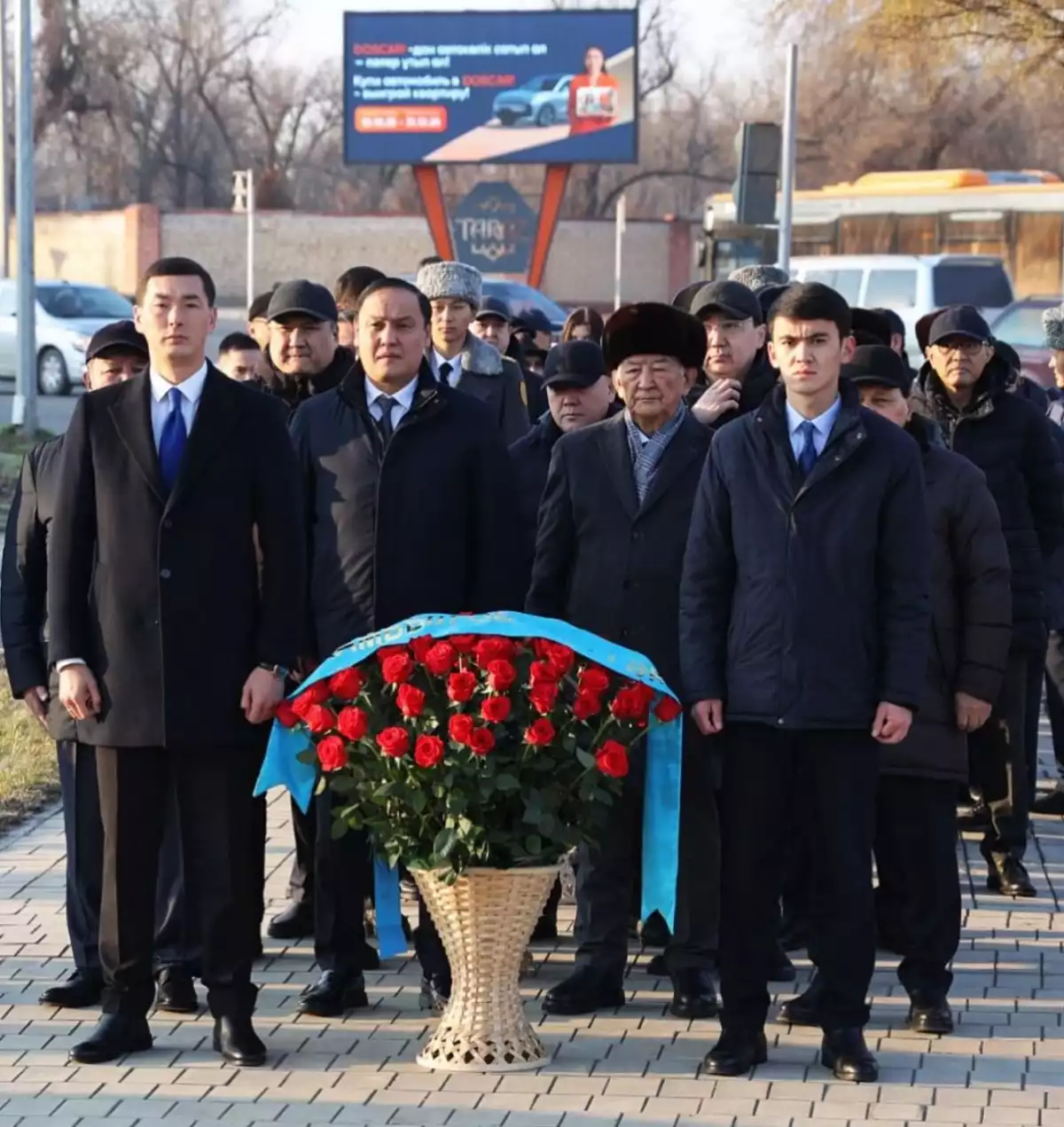 В ТАРАЗЕ СОСТОЯЛАСЬ ЦЕРЕМОНИЯ ВОЗЛОЖЕНИЯ ЦВЕТОВ К МОНУМЕНТУ «НЕЗАВИСИМОСТЬ»