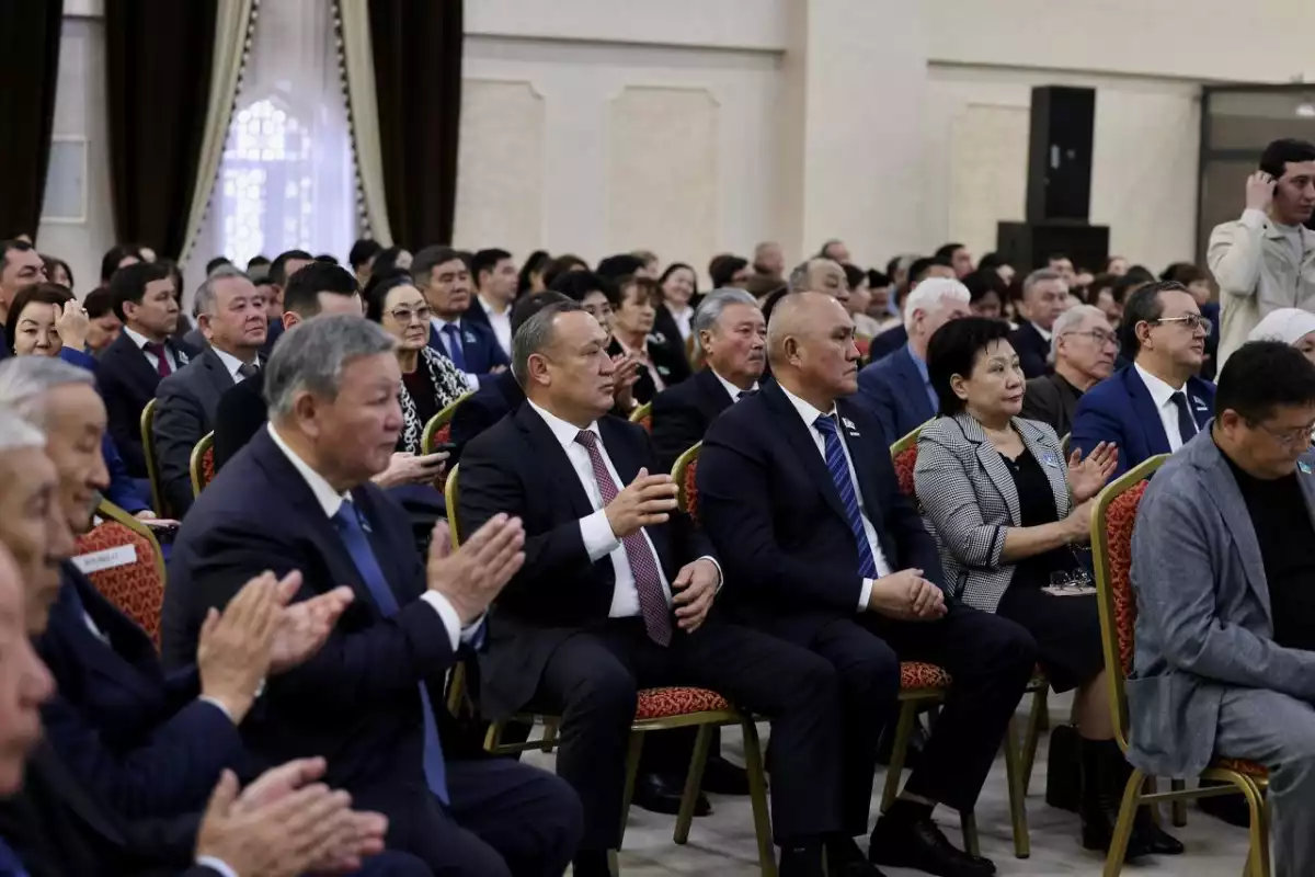 ОБЩЕСТВЕННОСТЬ ЖАМБЫЛСКАЯ ОБЛАСТЬ ПОДДЕРЖАЛА НОВУЮ КОНСТИТУЦИЮ РЕСПУБЛИКИ КАЗАХСТАН