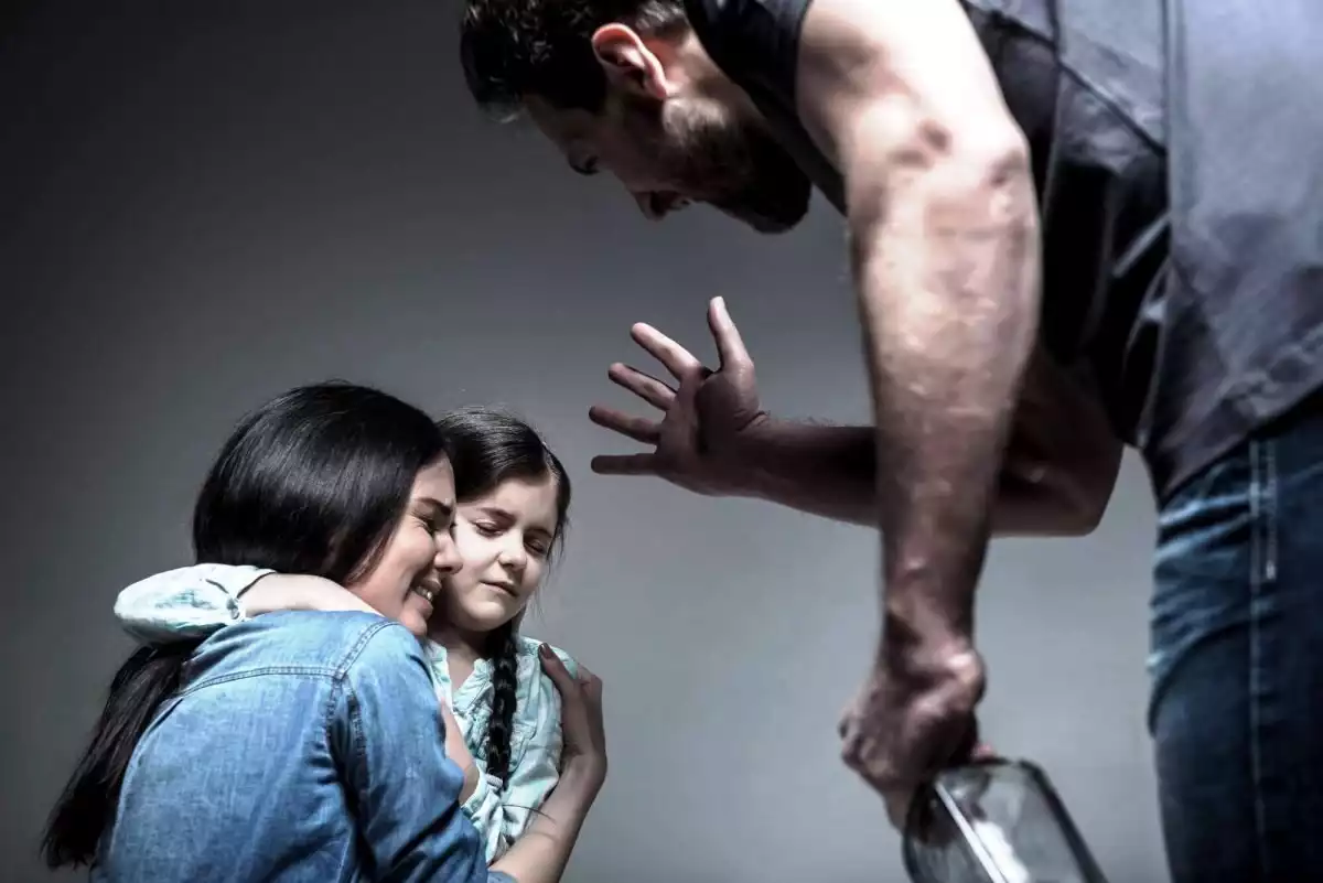 В РЕГИОНЕ КОЛИЧЕСТВО ПРАВОНАРУШЕНИЙ В СФЕРЕ СЕМЕЙНО-БЫТОВЫХ ОТНОШЕНИЙ СНИЗИЛОСЬ НА 52,2%